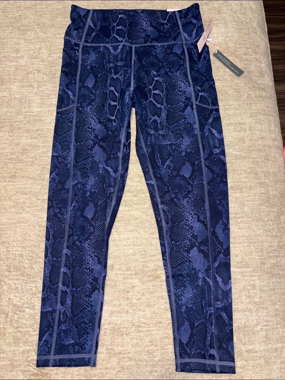 NWT 12 Large Victoria's Secret Flow On Point High-Rise Leggings Blue Snakeskin